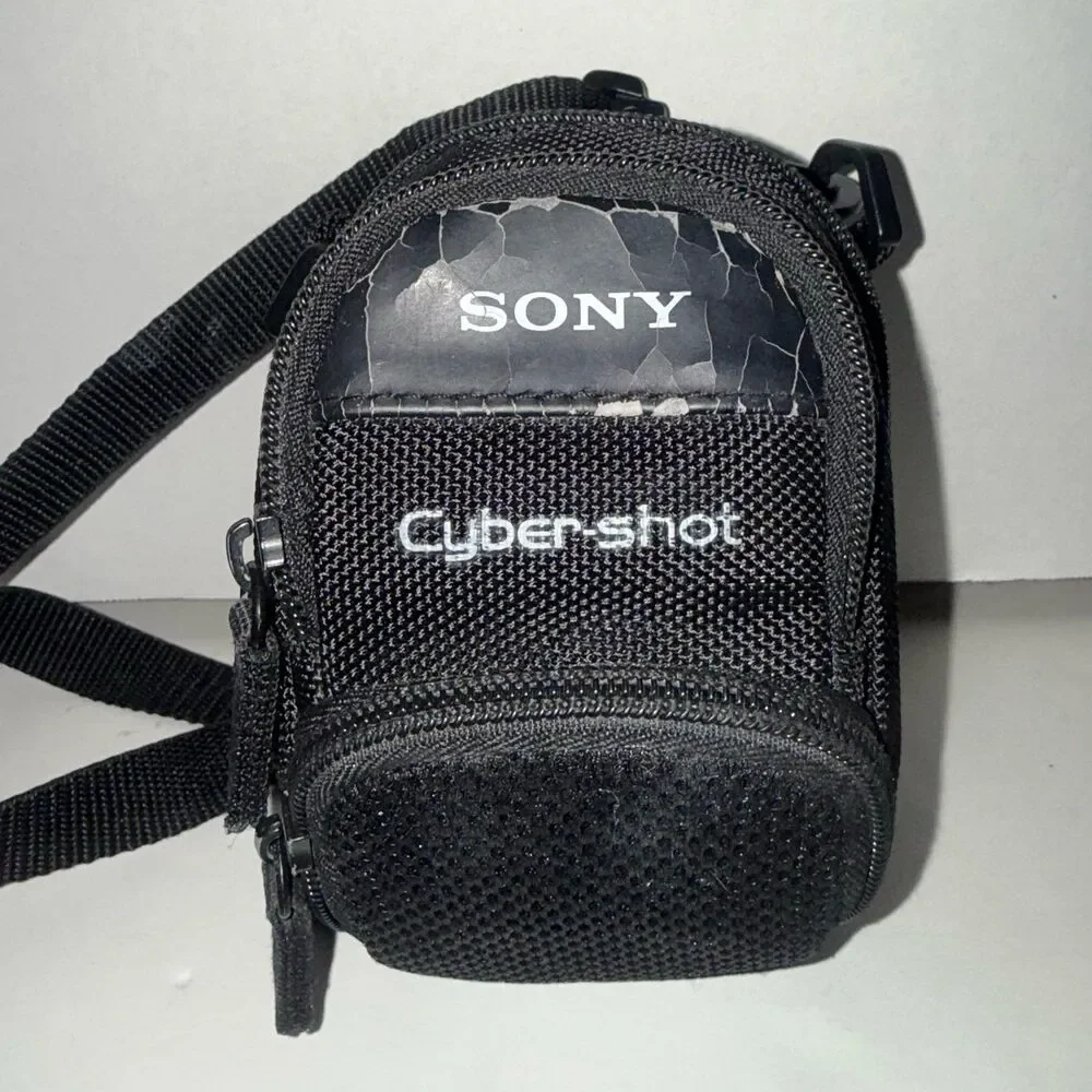 Sony Cybershot DSC-P8 3.2MP Compact Digital Camera 256 mb Memory Stick & Case